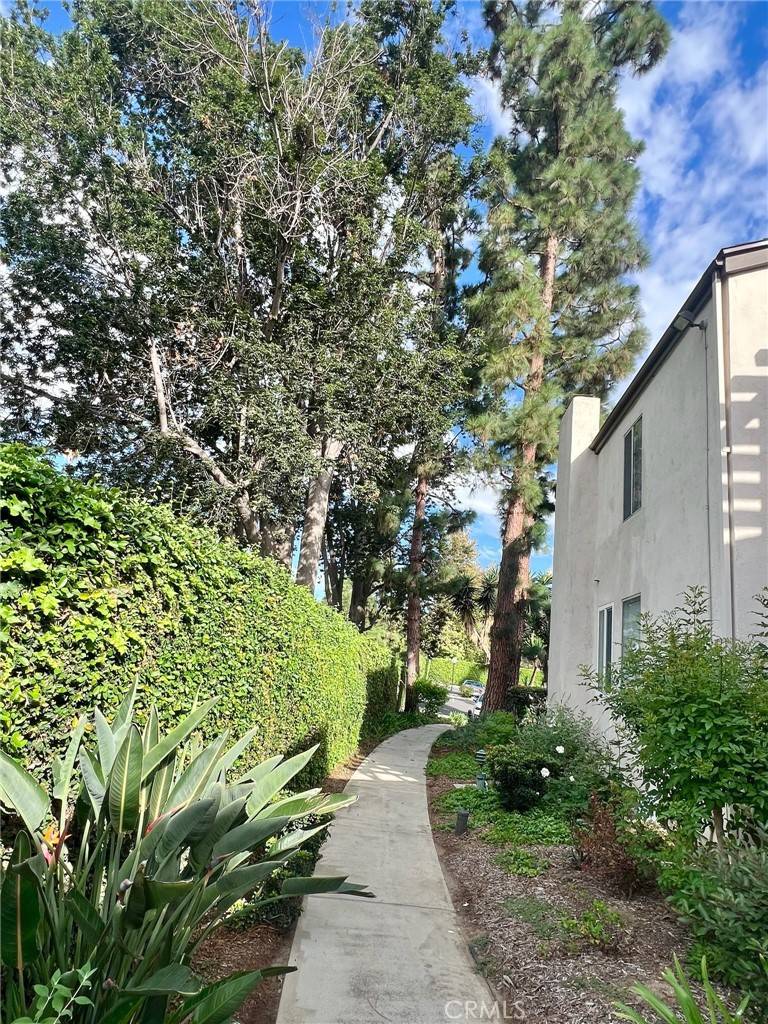 Santa Ana, CA 92701,1350 Cabrillo Park #F
