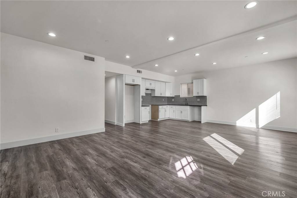 Los Angeles, CA 90001,755 E 84th