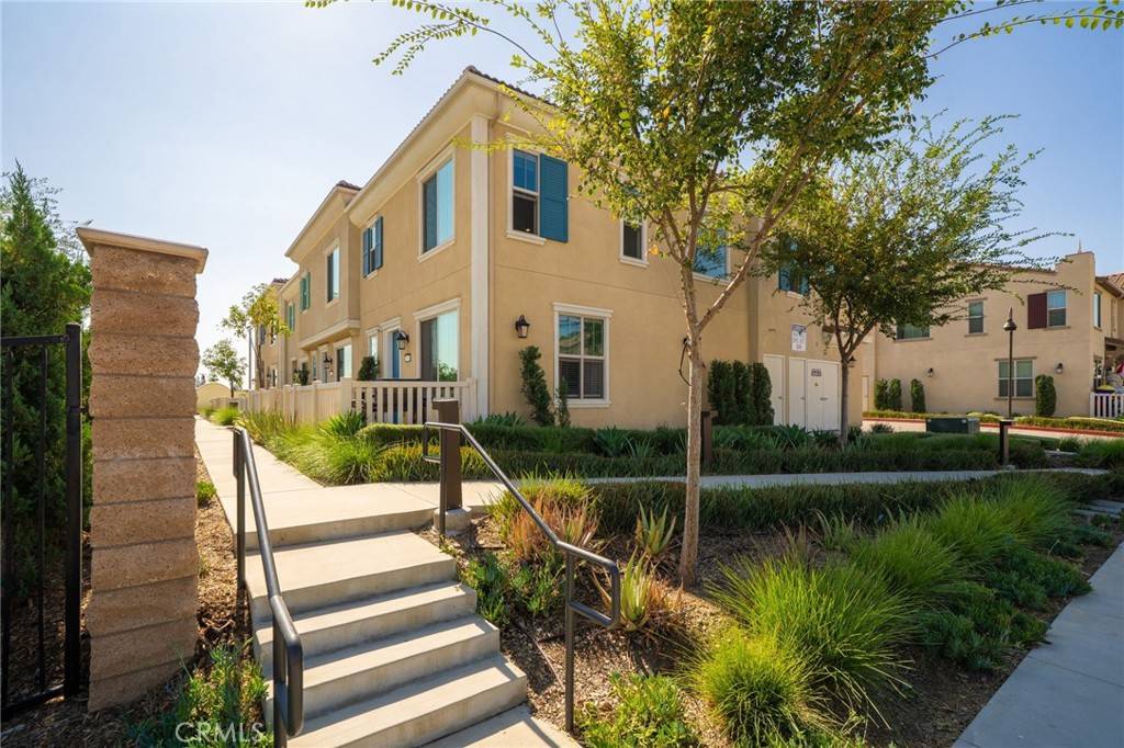 Rialto, CA 92376,1019 W Clover