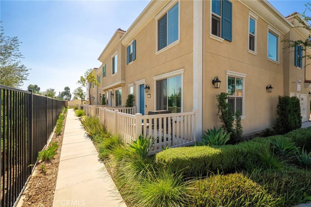 Rialto, CA 92376,1019 W Clover
