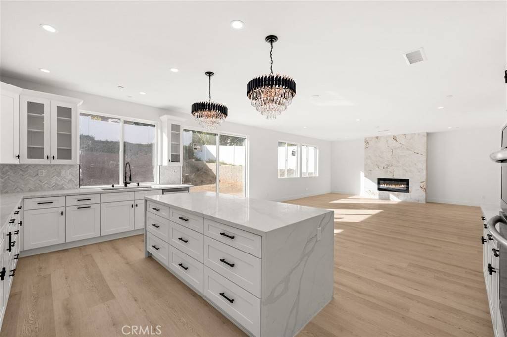 Corona, CA 92881,3704 Howe ST