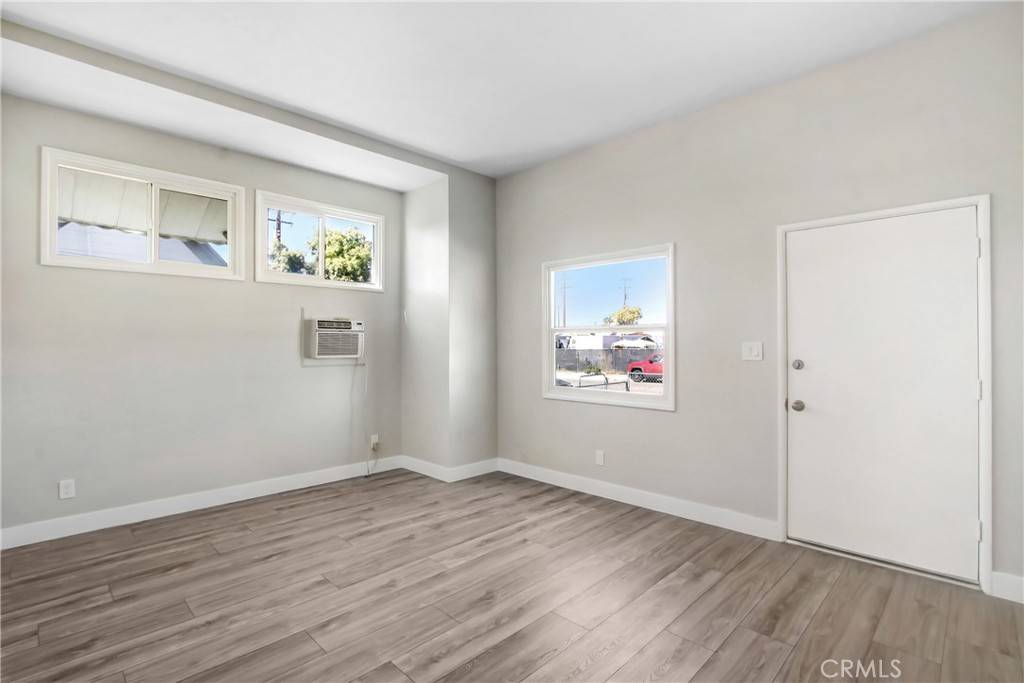 Hemet, CA 92543,213 W Kimball