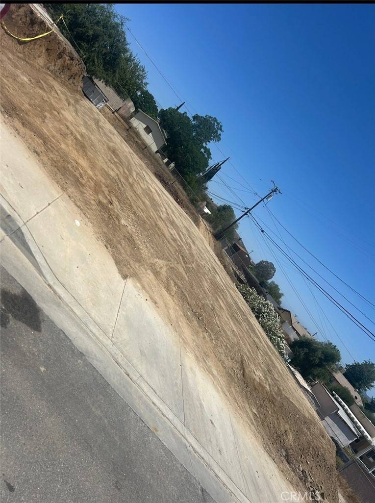 Lake Elsinore, CA 92530,208 North lewis st