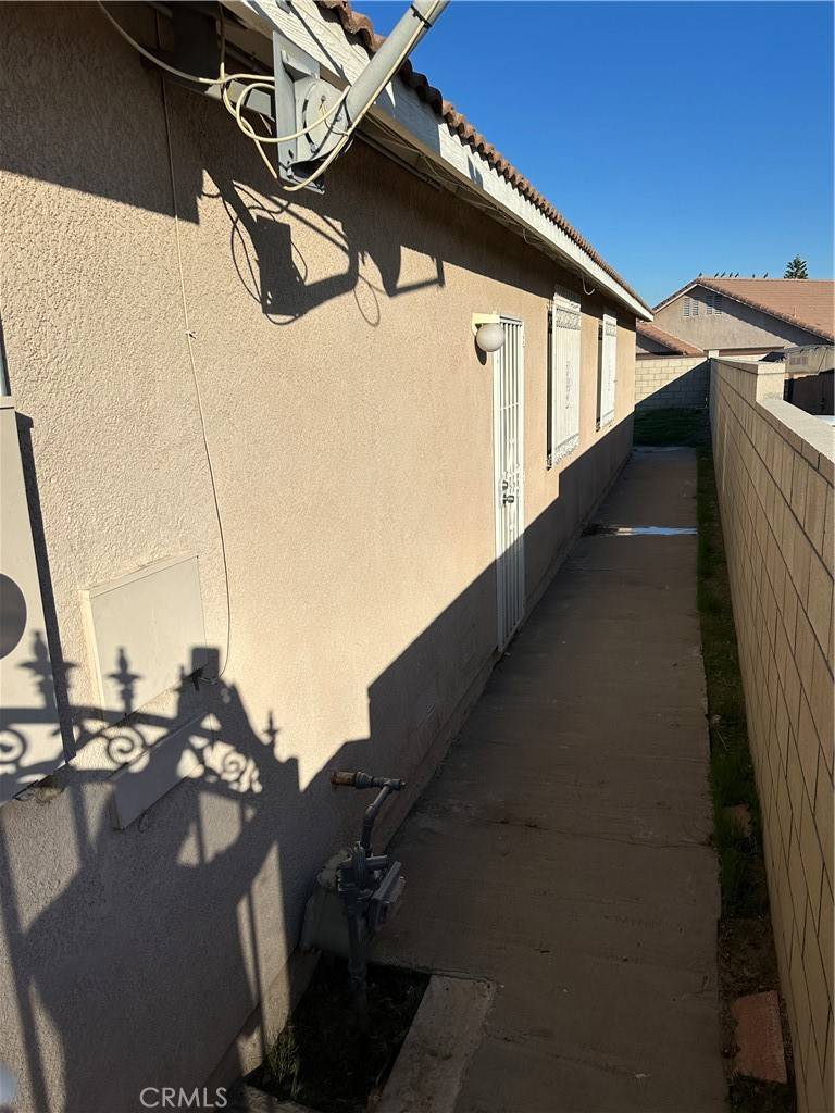 Fontana, CA 92335,8505 Robinia