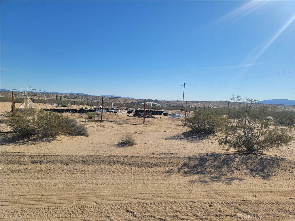 29 Palms, CA 92277,2255 SHOOTING STAR