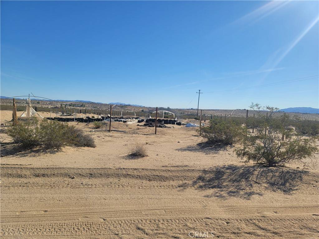 29 Palms, CA 92277,2255 SHOOTING STAR