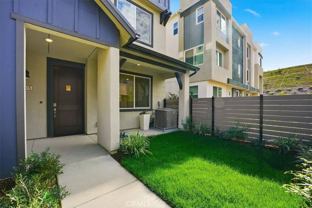 Valencia, CA 91381,27315 Bear Creek LN