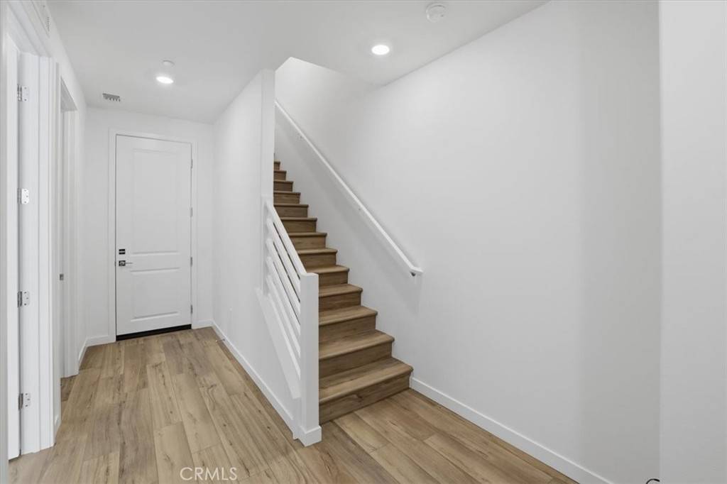 Valencia, CA 91381,27317 Bear Creek LN