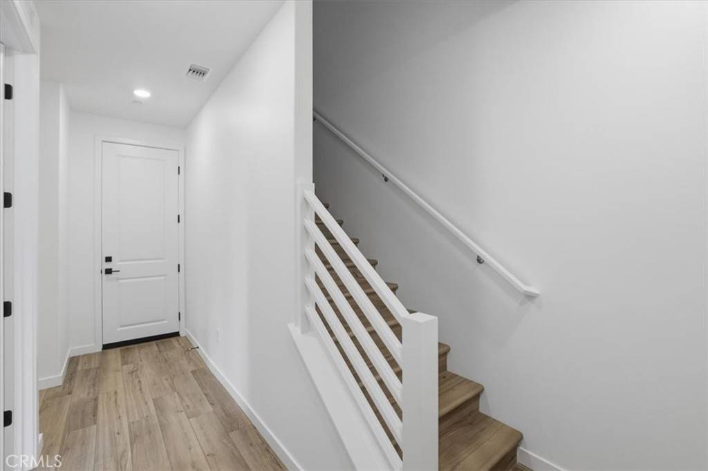 Valencia, CA 91381,27321 Bear Creek LN