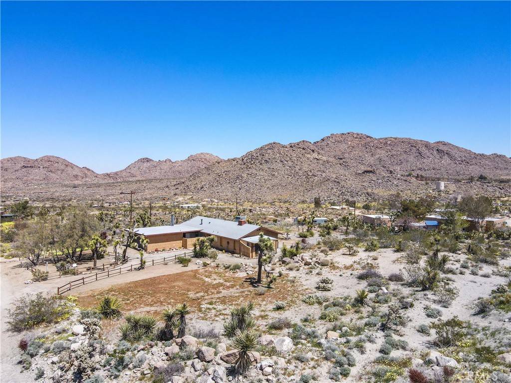 Joshua Tree, CA 92252,8383 Via Rocosa RD