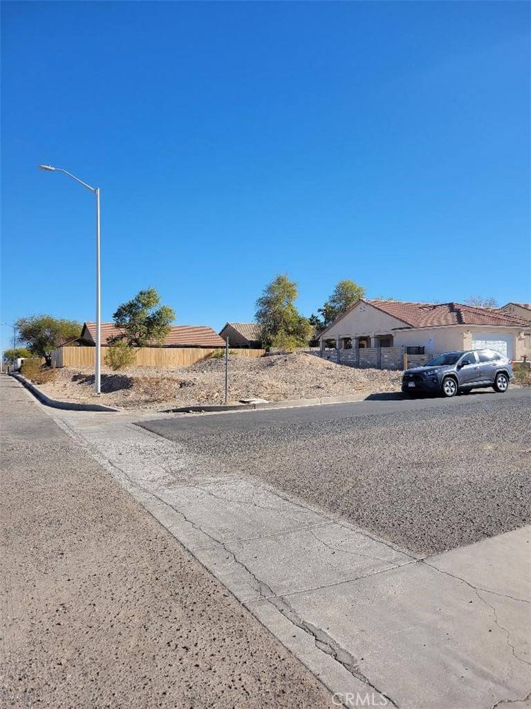 Needles, CA 92363,2207 Casa Loma ST