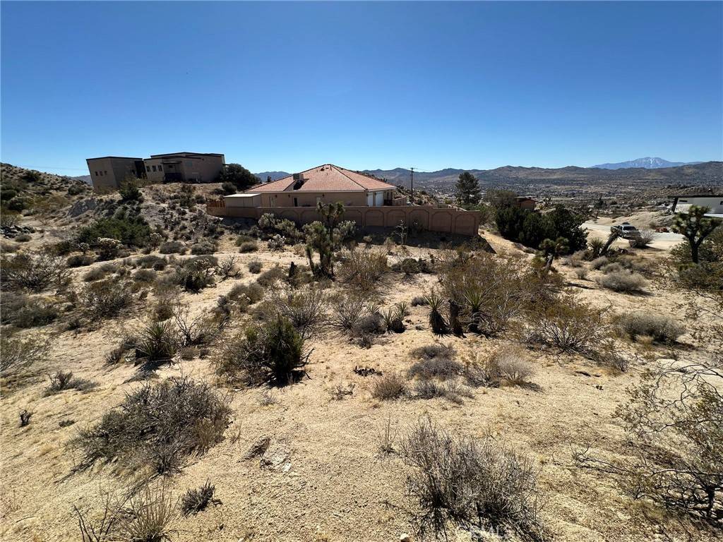 Yucca Valley, CA 92284,2 Buena Suerte RD