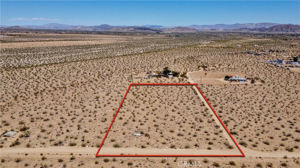 Landers, CA 92285,888 Lucky LN