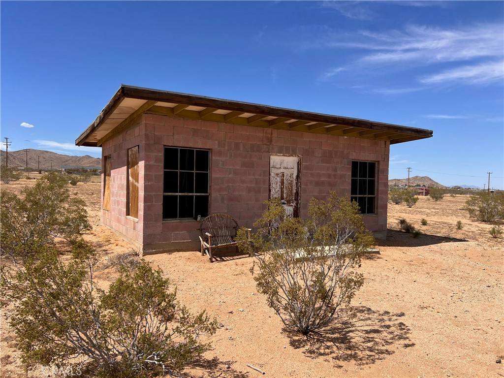 Landers, CA 92285,56172 Cone Blvd