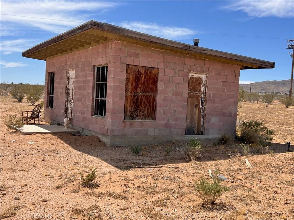 Landers, CA 92285,56172 Cone Blvd