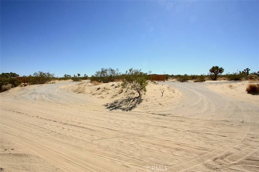 Landers, CA 92285,1225 Georges LN