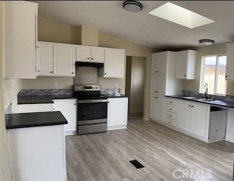 Joshua Tree, CA 92252,4773 Avenida La Flora Desierta