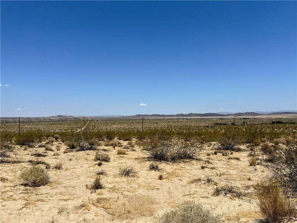 Joshua Tree, CA 92252,64200 Sullivan RD