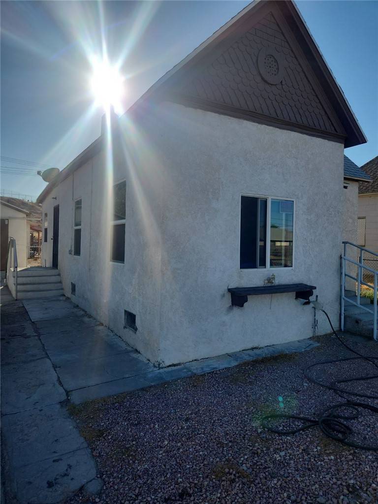 Needles, CA 92363,811 4th ST