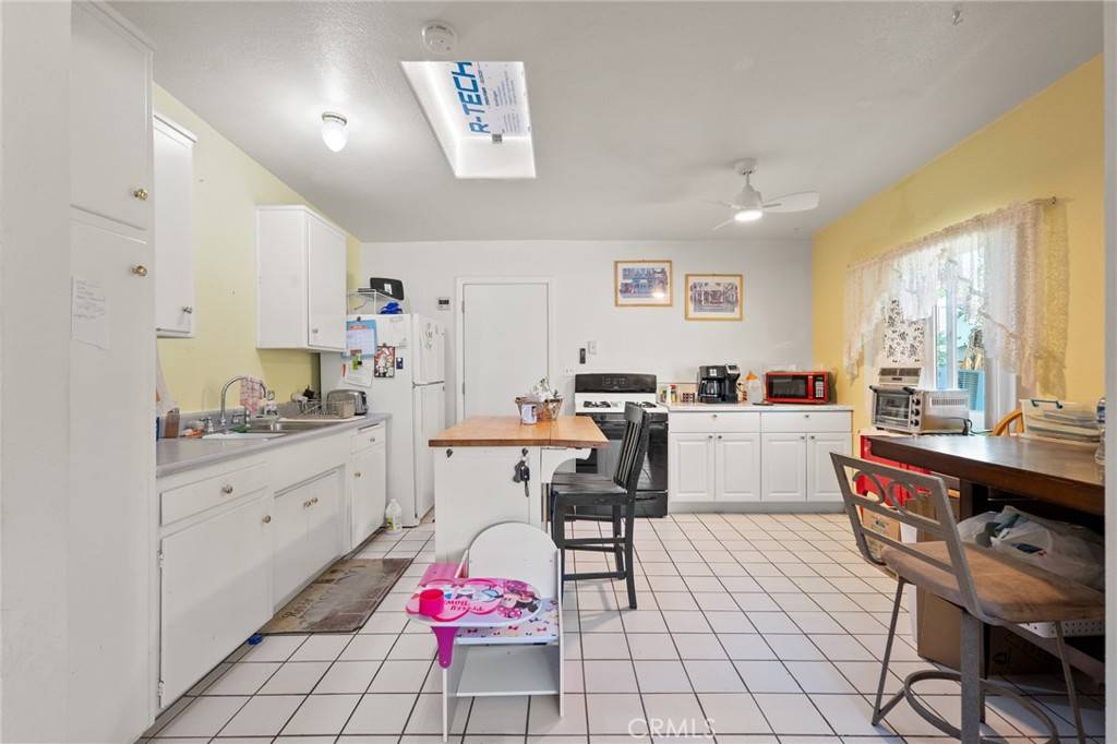 29 Palms, CA 92277,6186 Abronia AVE