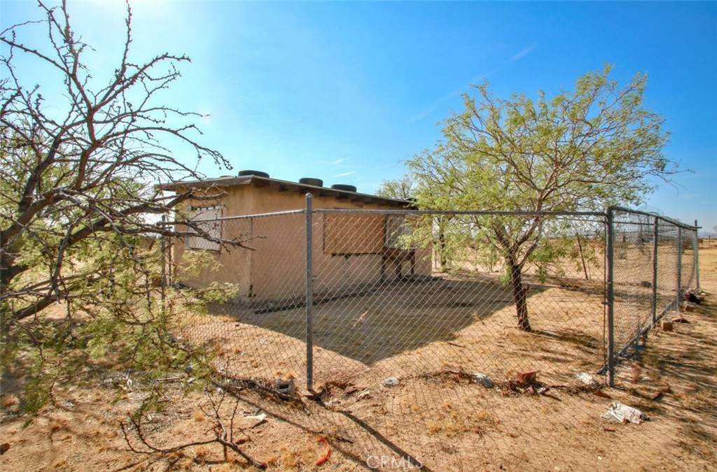 Joshua Tree, CA 92252,62107 Moon DR
