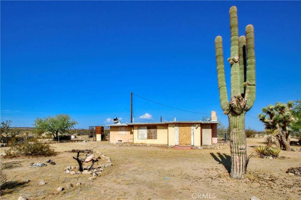 Joshua Tree, CA 92252,62105 Moon DR