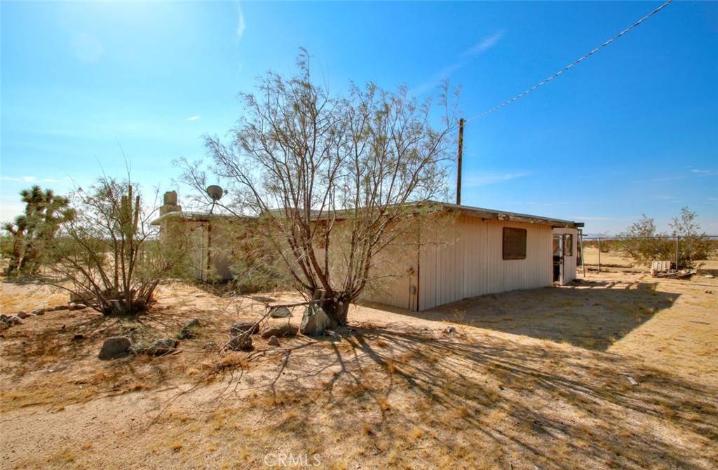 Joshua Tree, CA 92252,62105 Moon DR