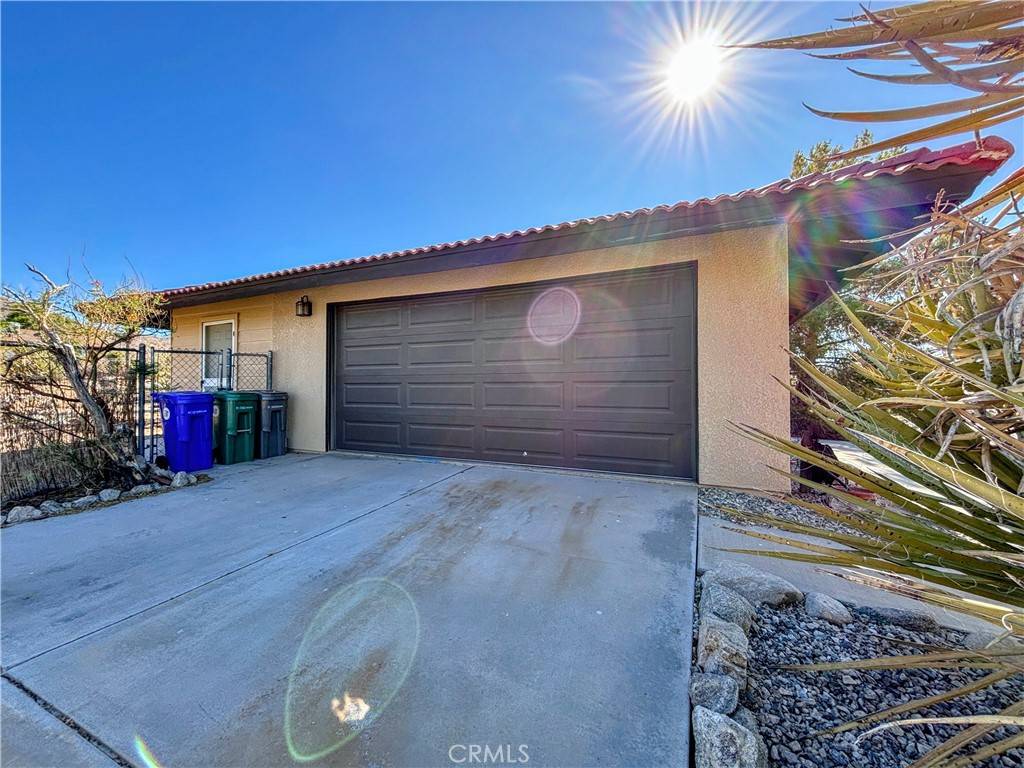 Joshua Tree, CA 92252,60459 Granada DR