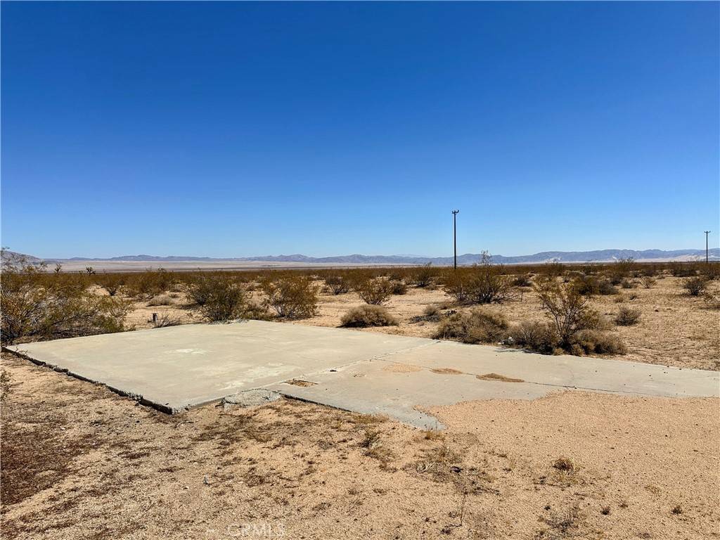 Joshua Tree, CA 92252,61869 Napa RD