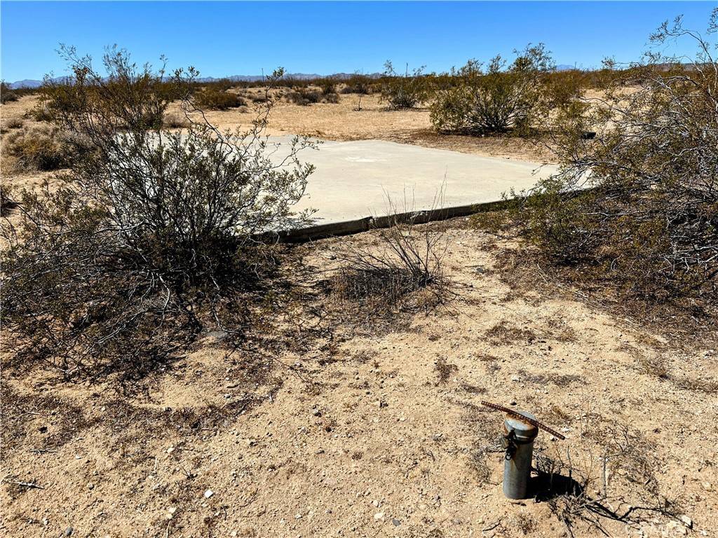 Joshua Tree, CA 92252,61869 Napa RD