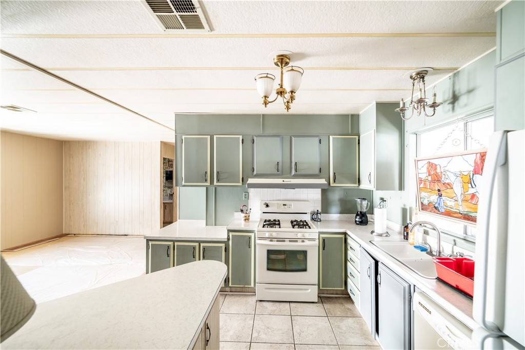 Yucca Valley, CA 92284,56254 29 Palms HWY #15
