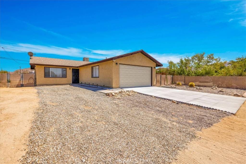 Joshua Tree, CA 92252,61945 Grand View CIR