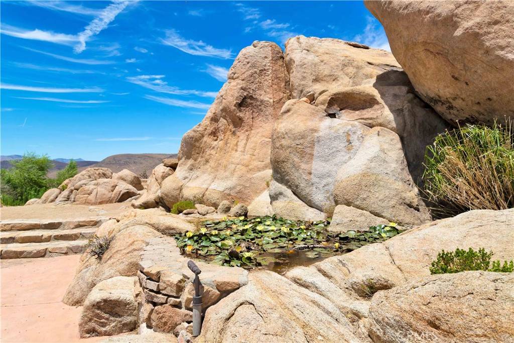 Pioneertown, CA 92268,55290 Flying Tigers RD