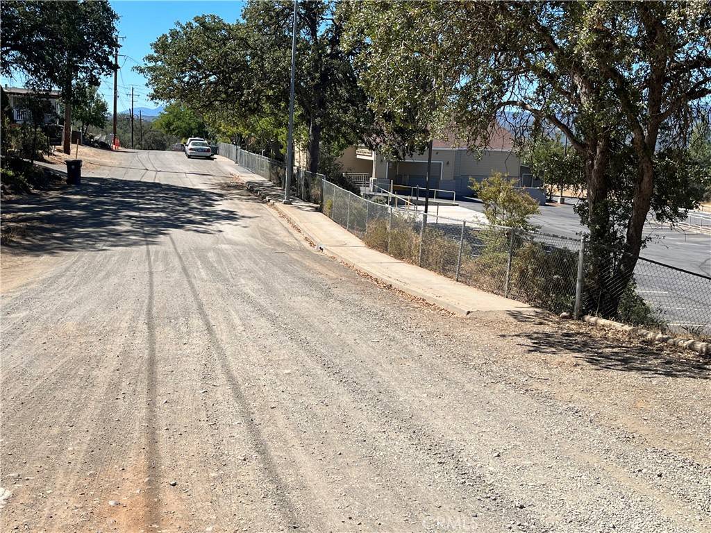 Clearlake, CA 95422,3881 Pine AVE