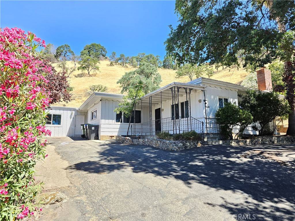 Clearlake, CA 95422,12998 Lakeshore DR