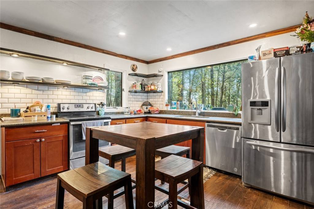 Willits, CA 95490,23551 Ridge RD