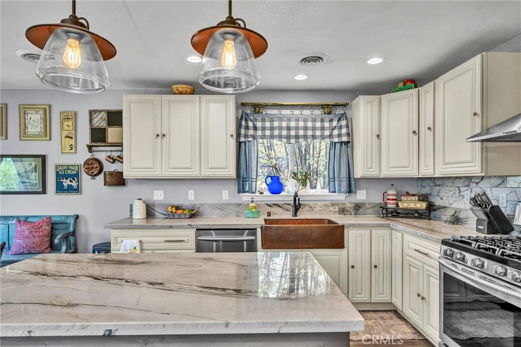 Cobb, CA 95426,15314 Summit BLVD