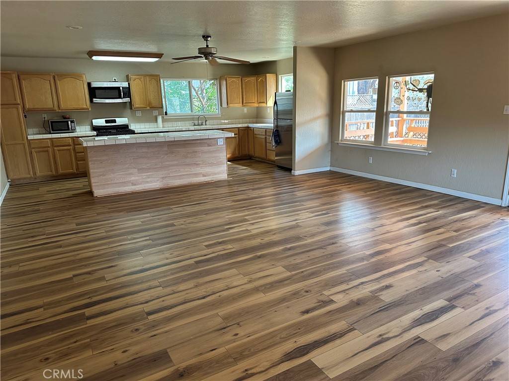 Clearlake Oaks, CA 95423,2240 Spring Valley RD
