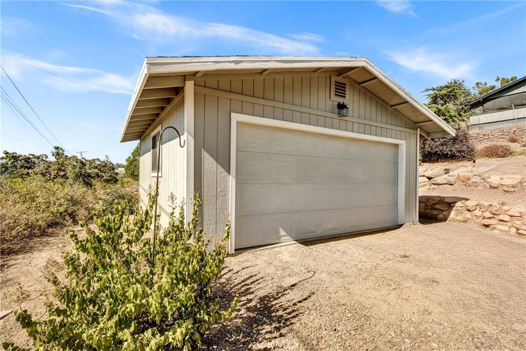 Clearlake, CA 95422,3760 Pine Ave
