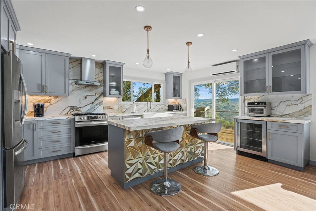 Redwood Valley, CA 95470,8500 Black Bart