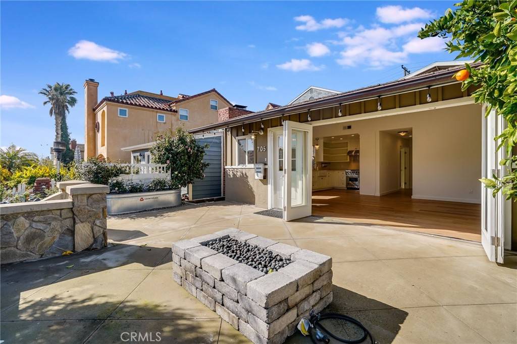 Corona Del Mar, CA 92625,705 Iris