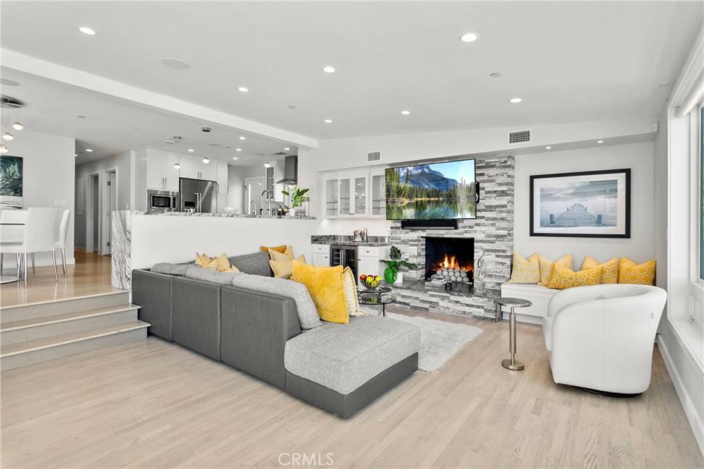Laguna Beach, CA 92651,166 Fairview ST
