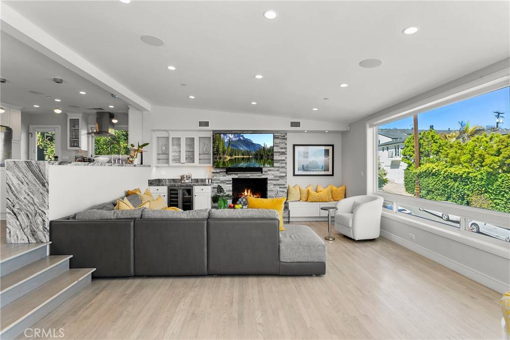 Laguna Beach, CA 92651,166 Fairview ST