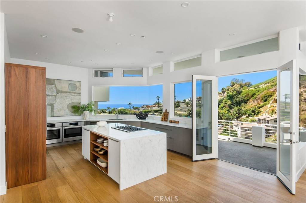 Laguna Beach, CA 92651,547 Temple Hills DR