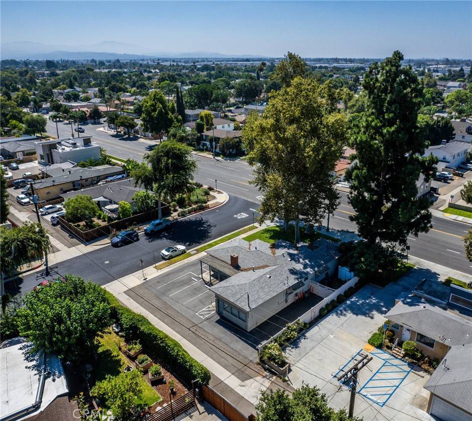 Fullerton, CA 92831,613 E Chapman AVE