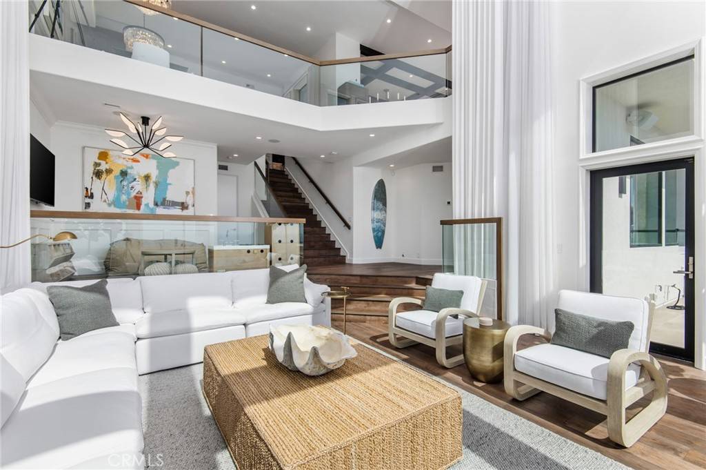 Laguna Beach, CA 92651,2492 Glenneyre ST
