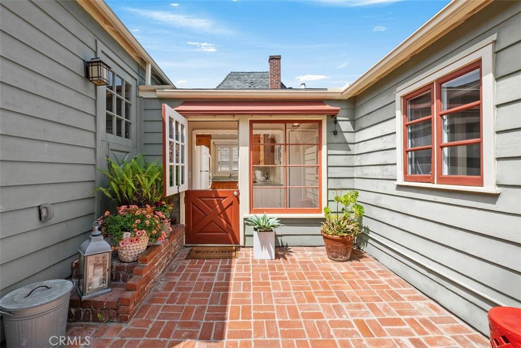 Laguna Beach, CA 92651,551 Anita ST