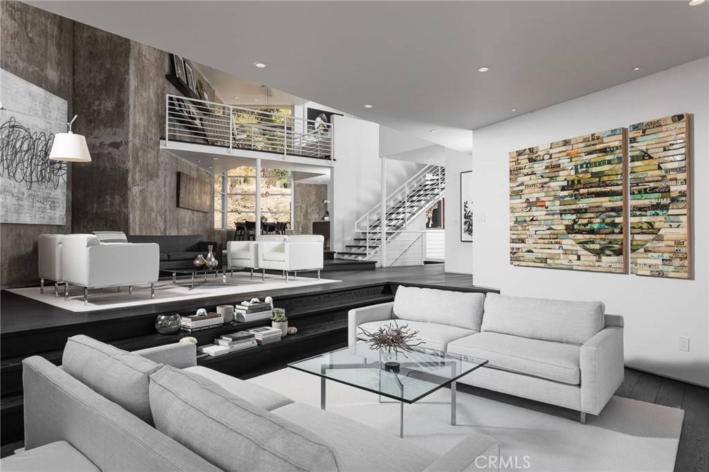 Laguna Beach, CA 92651,704 Nyes PL