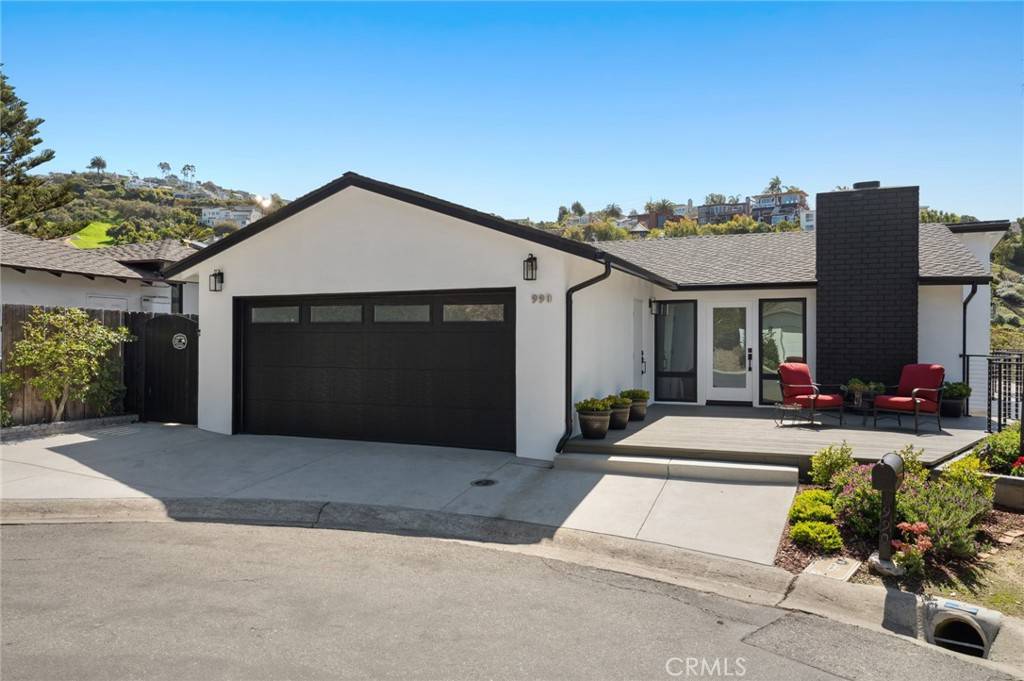 Laguna Beach, CA 92651,990 Meadowlark DR