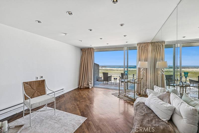 Marina Del Rey, CA 90292,6 Voyage ST #204